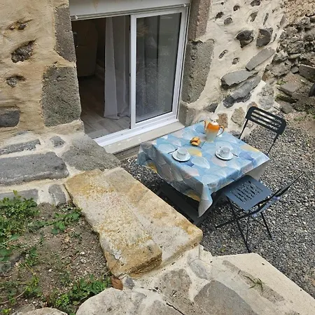 Escapade Au Calme Dans Maison Typique Auvergnate Renovee Bergonne