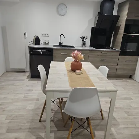 Escapade Au Calme Dans Maison Typique Auvergnate Renovee Semesterbostad